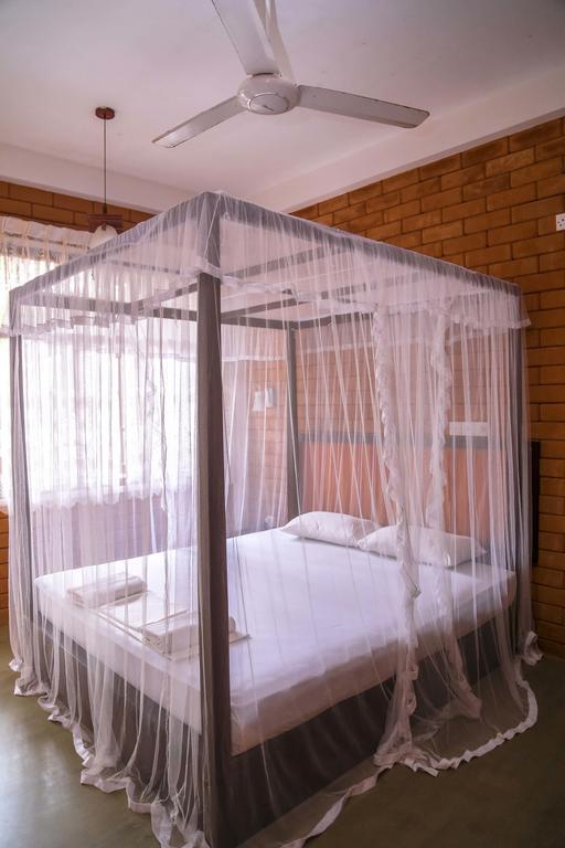 Eco Square Resort Mirissa Rum bild